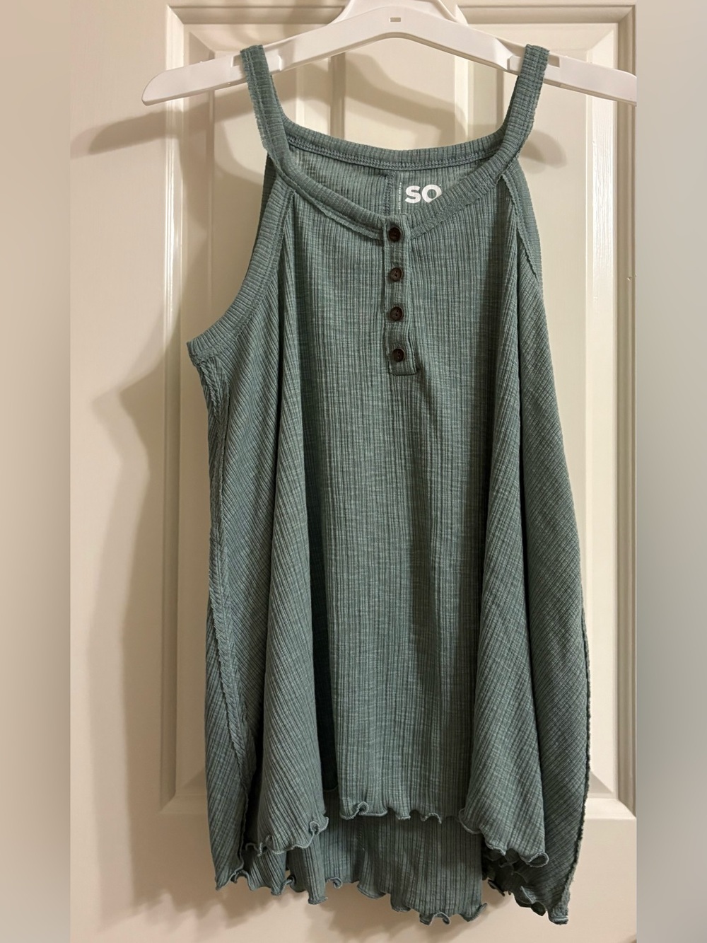 Cute green flowy tank